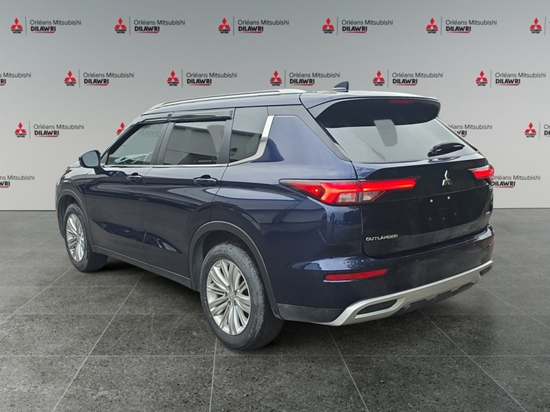 COSMIC BLUE 2024 Mitsubishi Outlander SE S-AWC