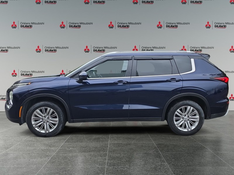COSMIC BLUE 2024 Mitsubishi Outlander SE S-AWC