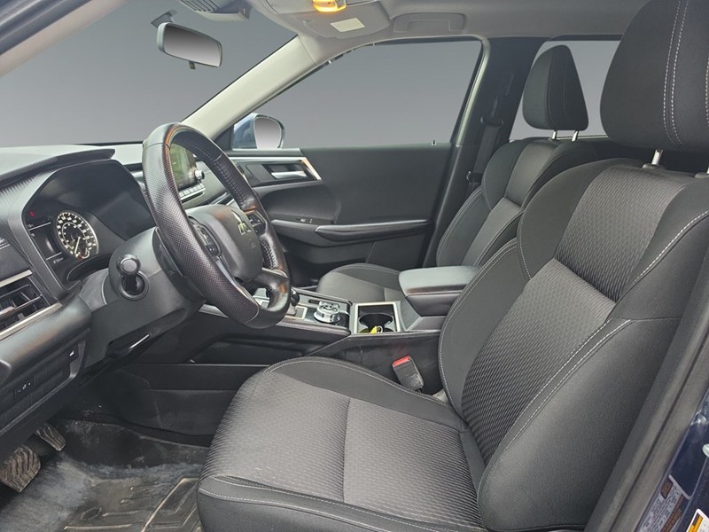 COSMIC BLUE 2024 Mitsubishi Outlander SE S-AWC