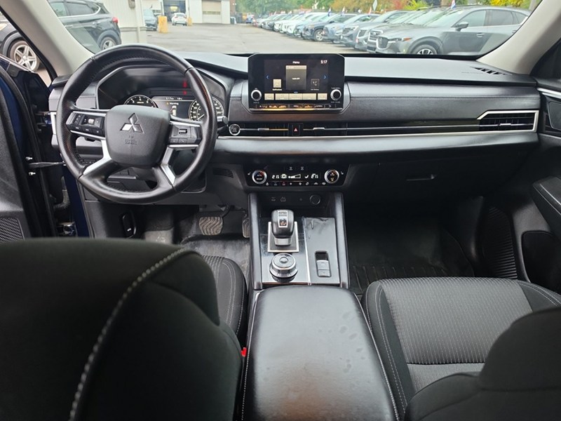COSMIC BLUE 2024 Mitsubishi Outlander SE S-AWC