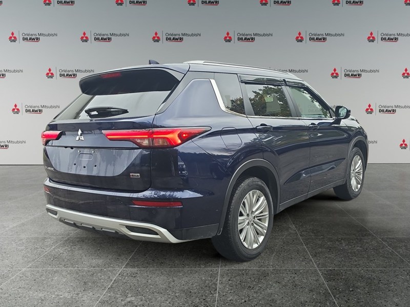 COSMIC BLUE 2024 Mitsubishi Outlander SE S-AWC