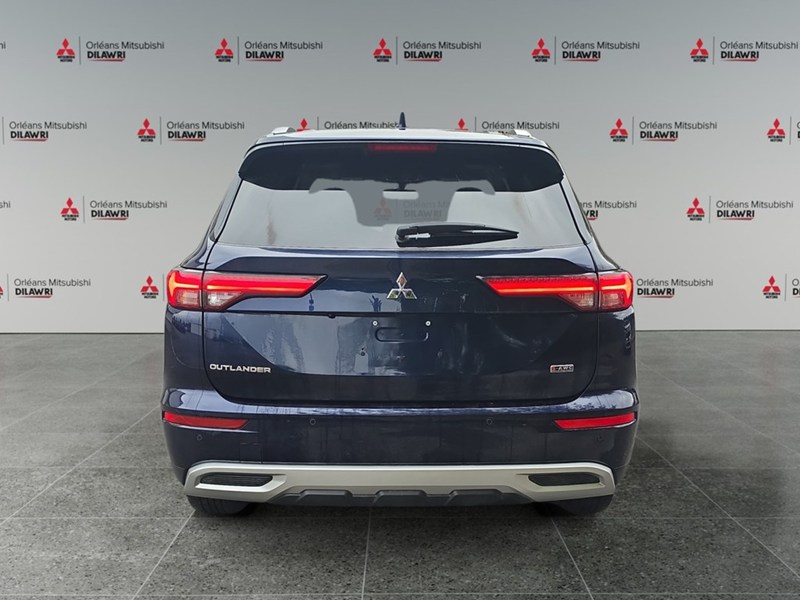 COSMIC BLUE 2024 Mitsubishi Outlander SE S-AWC