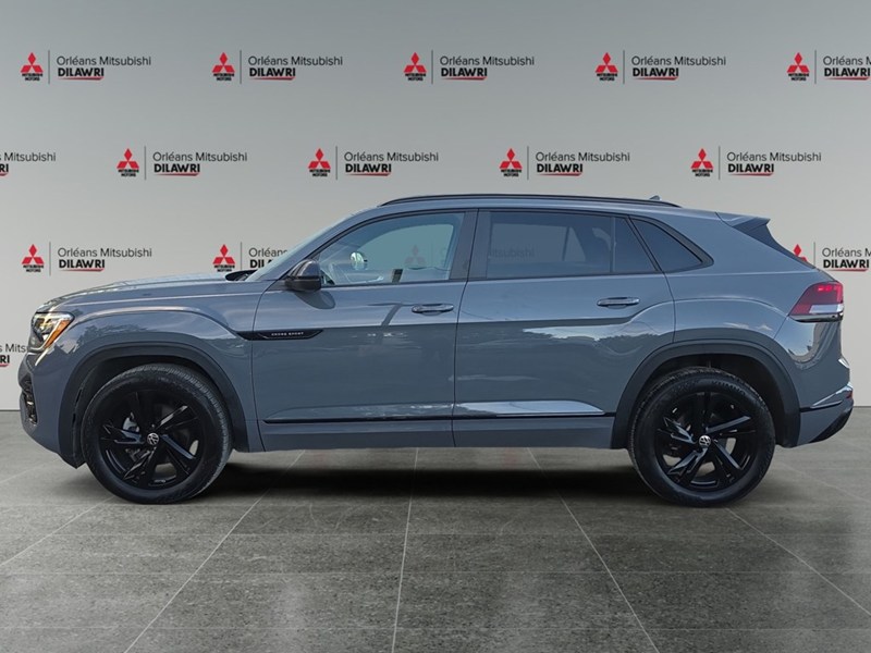 PURE GRAY 2025 Volkswagen Atlas Cross Sport Comfortline R-Line Black Edition 2.0 TSI 4MOTION