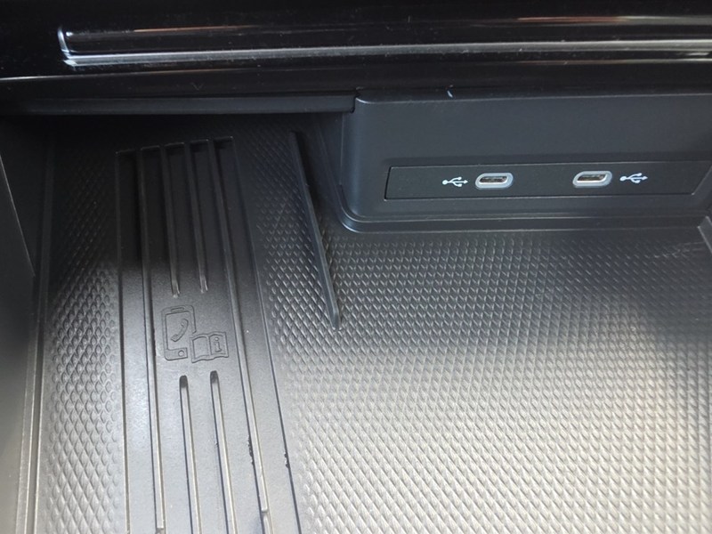 PURE GRAY 2025 Volkswagen Atlas Cross Sport Comfortline R-Line Black Edition 2.0 TSI 4MOTION