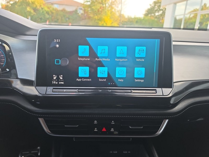 PURE GRAY 2025 Volkswagen Atlas Cross Sport Comfortline R-Line Black Edition 2.0 TSI 4MOTION