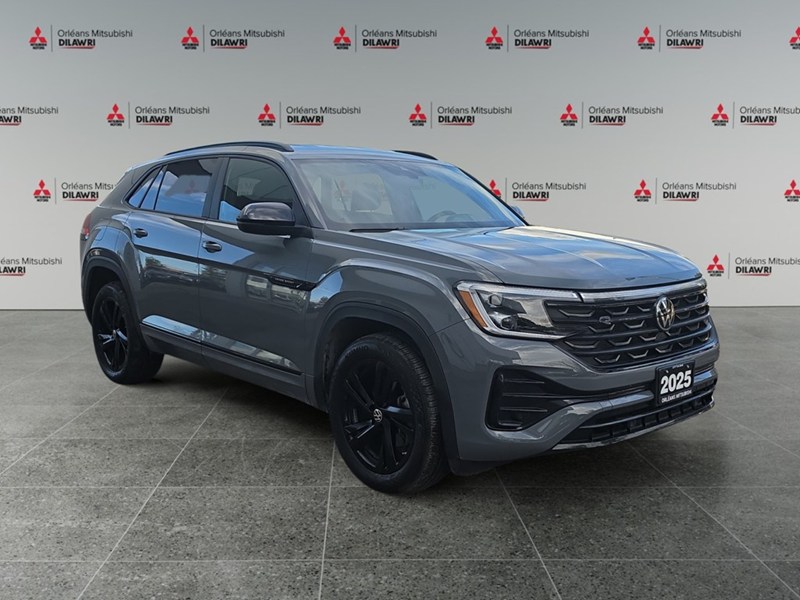 PURE GRAY 2025 Volkswagen Atlas Cross Sport Comfortline R-Line Black Edition 2.0 TSI 4MOTION