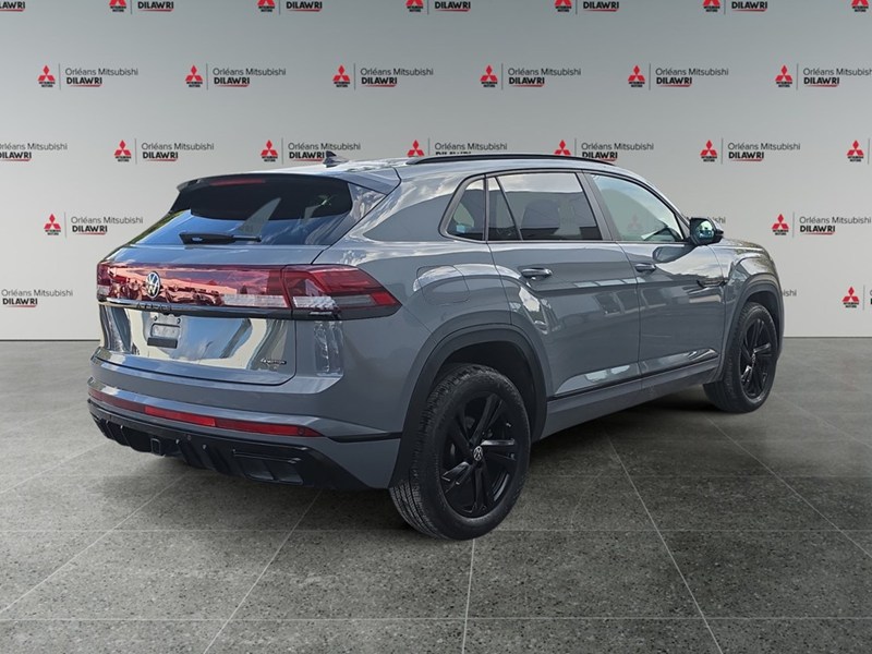 PURE GRAY 2025 Volkswagen Atlas Cross Sport Comfortline R-Line Black Edition 2.0 TSI 4MOTION