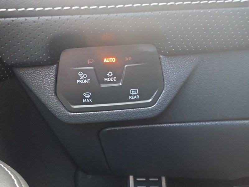 PURE GRAY 2025 Volkswagen Atlas Cross Sport Comfortline R-Line Black Edition 2.0 TSI 4MOTION