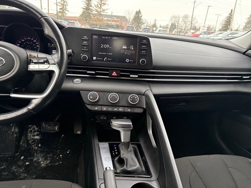 2022 Hyundai Elantra Preferred IVT