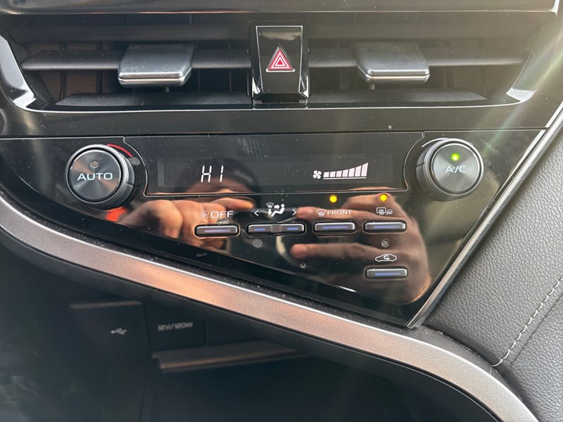 2024 Toyota Camry SE Auto