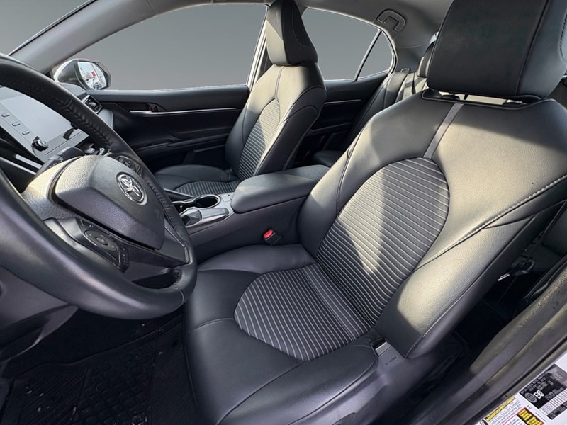 2024 Toyota Camry SE Auto