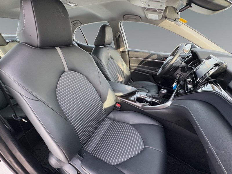 2024 Toyota Camry SE Auto