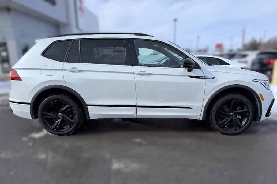 2024 Volkswagen Tiguan Comfortline R-Line Black Edition 4MOTION