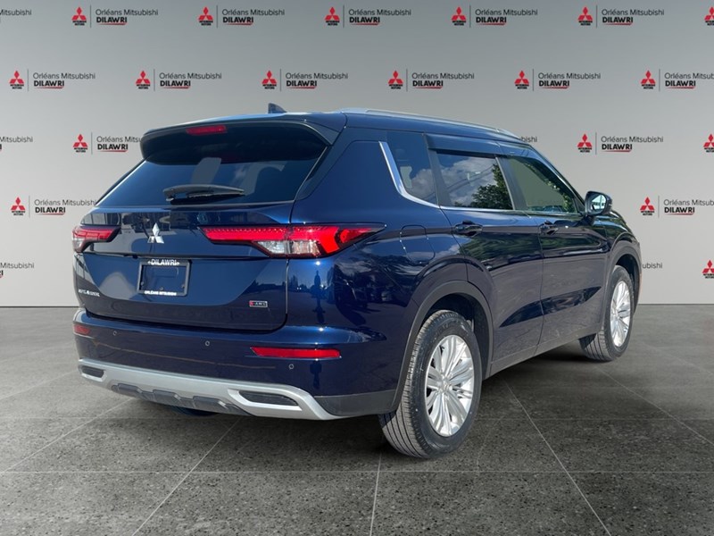 2024 Mitsubishi Outlander LE S-AWC