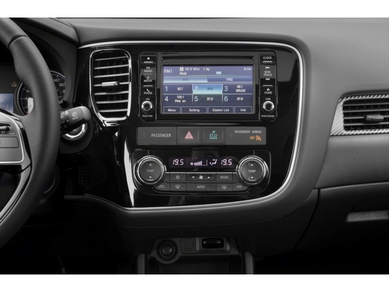 2018 Mitsubishi Outlander SE AWC Interior Shot 2
