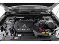 2018 Mitsubishi Outlander SE AWC Exterior Shot 3