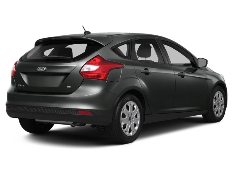 TUXEDO BLACK METALLIC 2014 Ford Focus 5dr HB SE exterior
