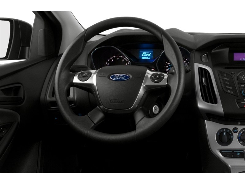 TUXEDO BLACK METALLIC 2014 Ford Focus 5dr HB SE interior