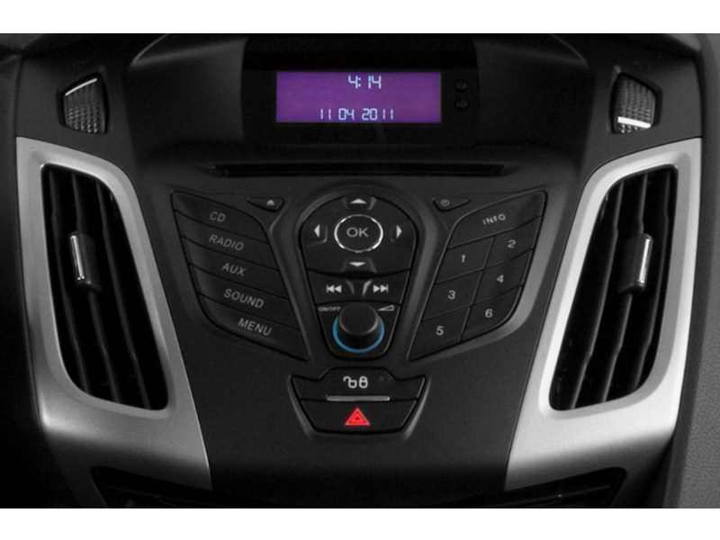 TUXEDO BLACK METALLIC 2014 Ford Focus 5dr HB SE interior