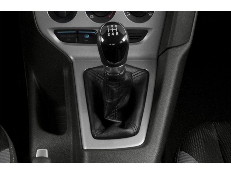 TUXEDO BLACK METALLIC 2014 Ford Focus 5dr HB SE exterior