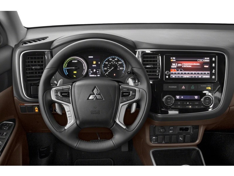 2018 Mitsubishi Outlander Plug-In Hybrid SE Touring S-AWC Interior Shot 3