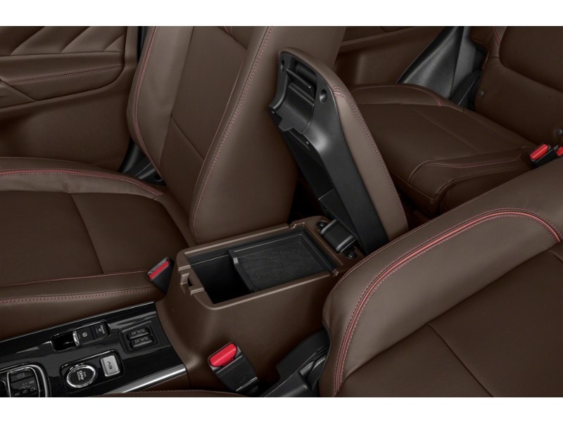 2018 Mitsubishi Outlander Plug-In Hybrid SE Touring S-AWC Interior Shot 7