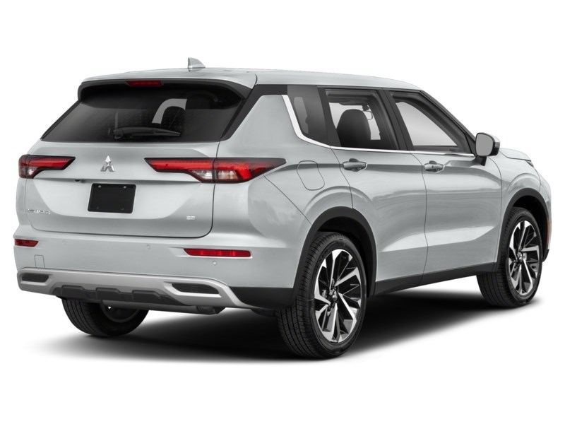 2024 Mitsubishi Outlander SE S-AWC Exterior Shot 2