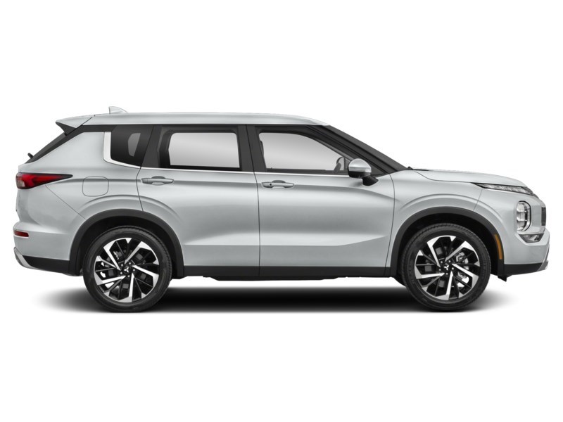 2024 Mitsubishi Outlander SE S-AWC Exterior Shot 10