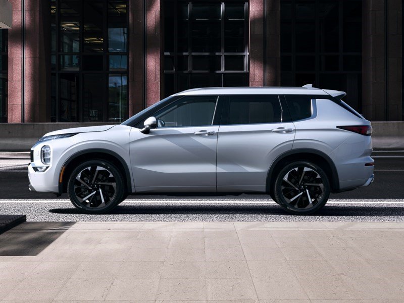 2023 Mitsubishi Outlander NOIR OEM Shot 3