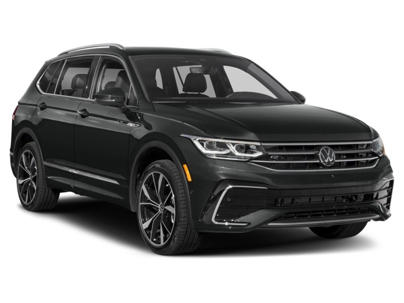 2024 Volkswagen Tiguan Highline R-Line 4MOTION Exterior Shot 8