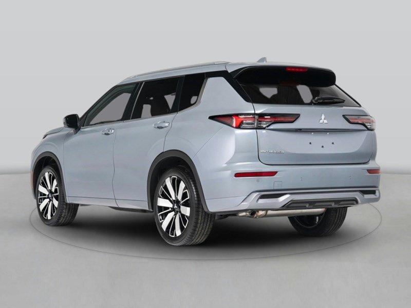 2025 Mitsubishi Outlander LE OEM Shot 2