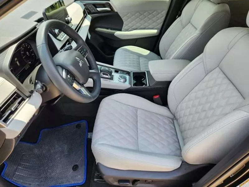 2025 Mitsubishi Outlander Plug-In Hybrid ES OEM Shot 5
