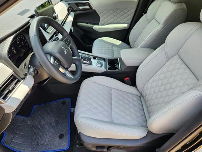 2025 Mitsubishi Outlander Plug-In Hybrid ES OEM Shot 5