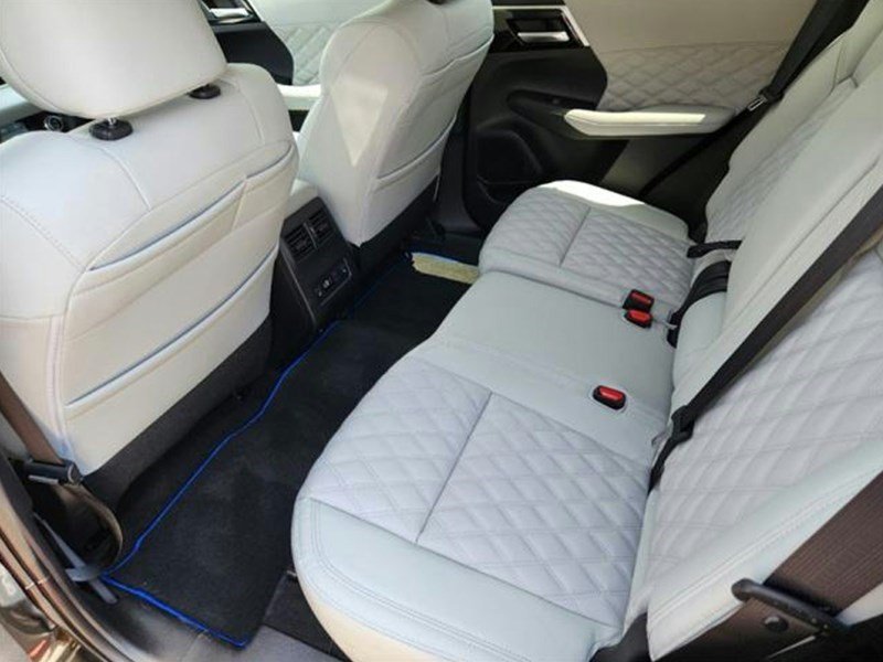 2025 Mitsubishi Outlander Plug-In Hybrid ES OEM Shot 6